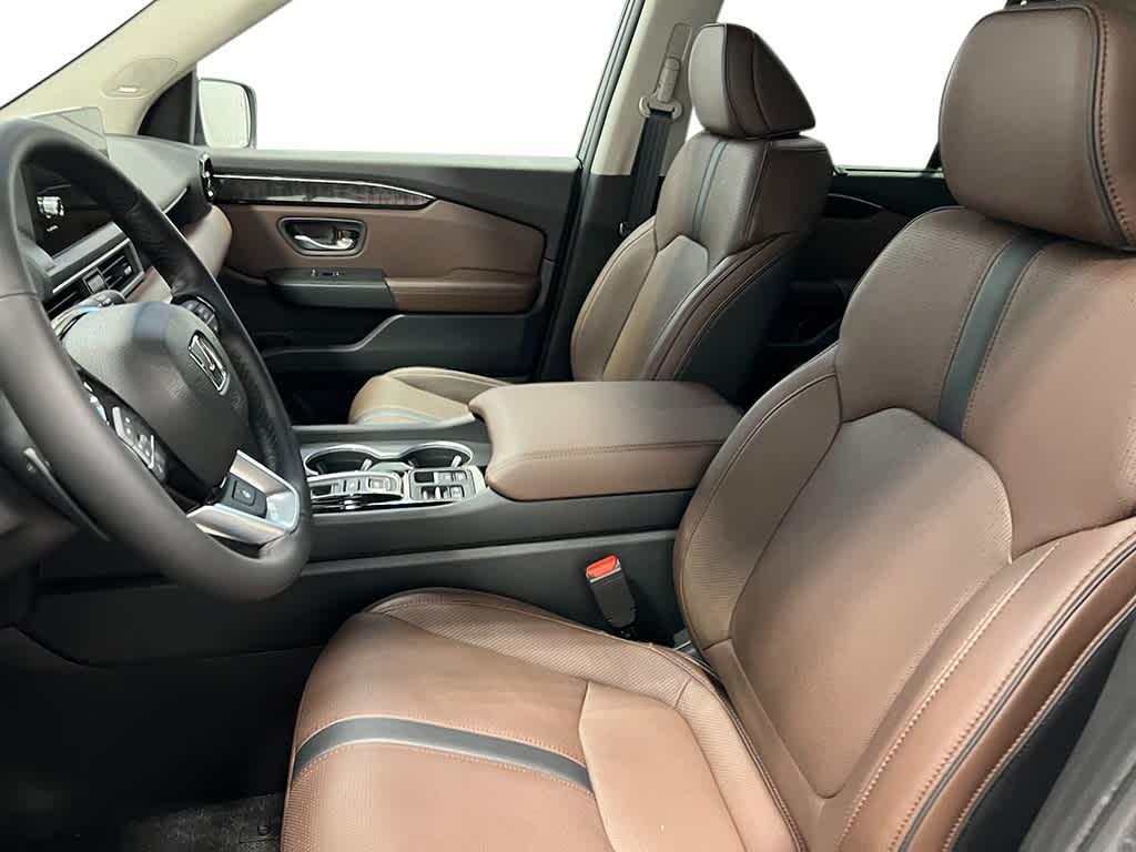 new 2025 Honda Pilot car, priced at $54,575