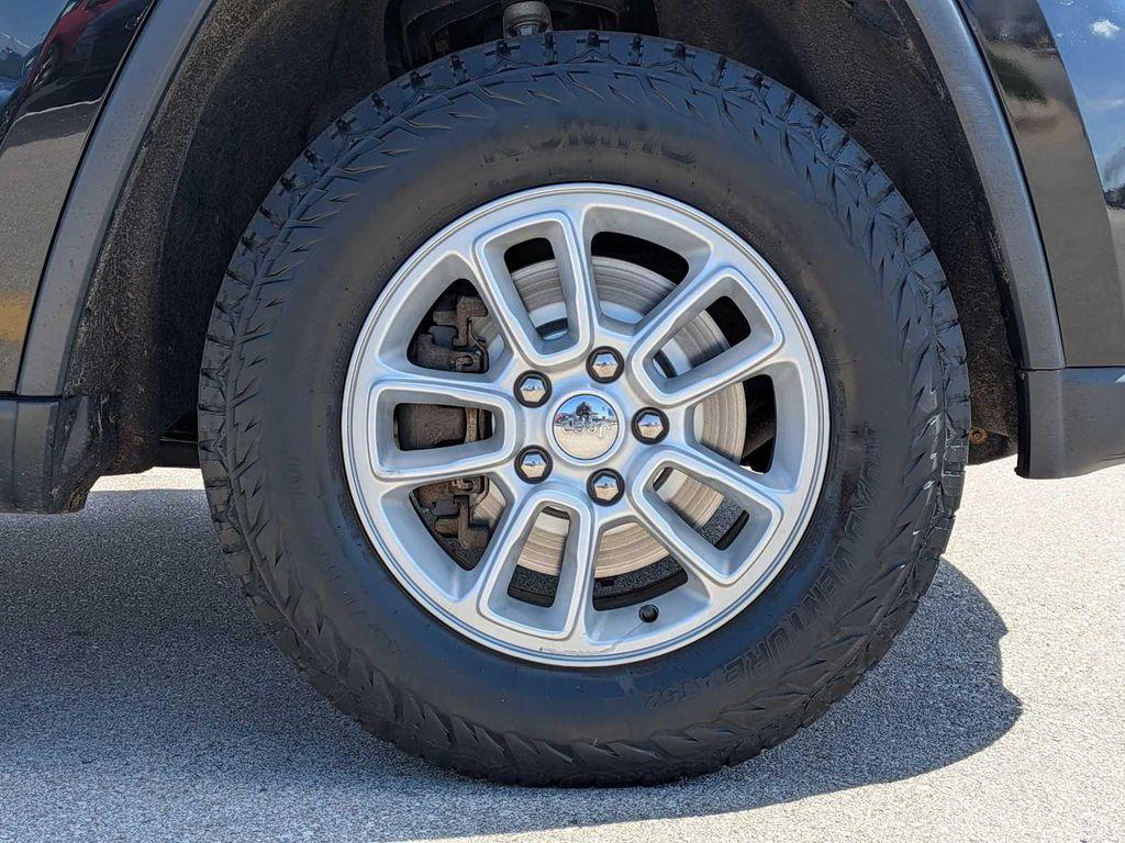 used 2018 Jeep Grand Cherokee car, priced at $15,194