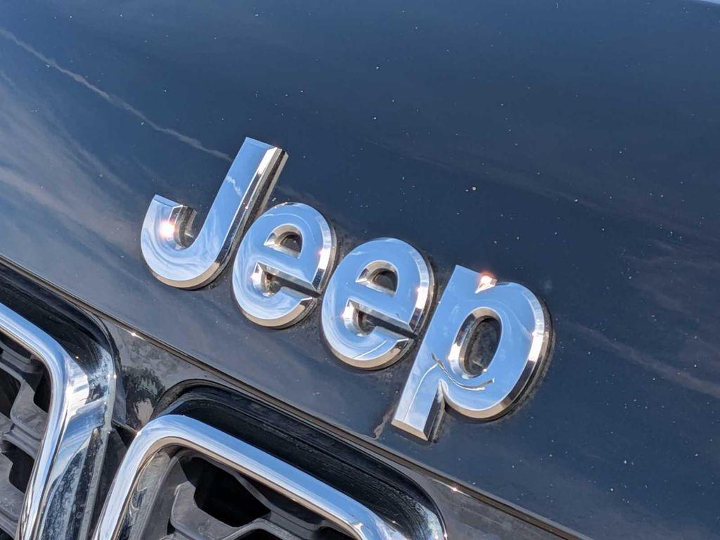 used 2022 Jeep Grand Cherokee car, priced at $27,499