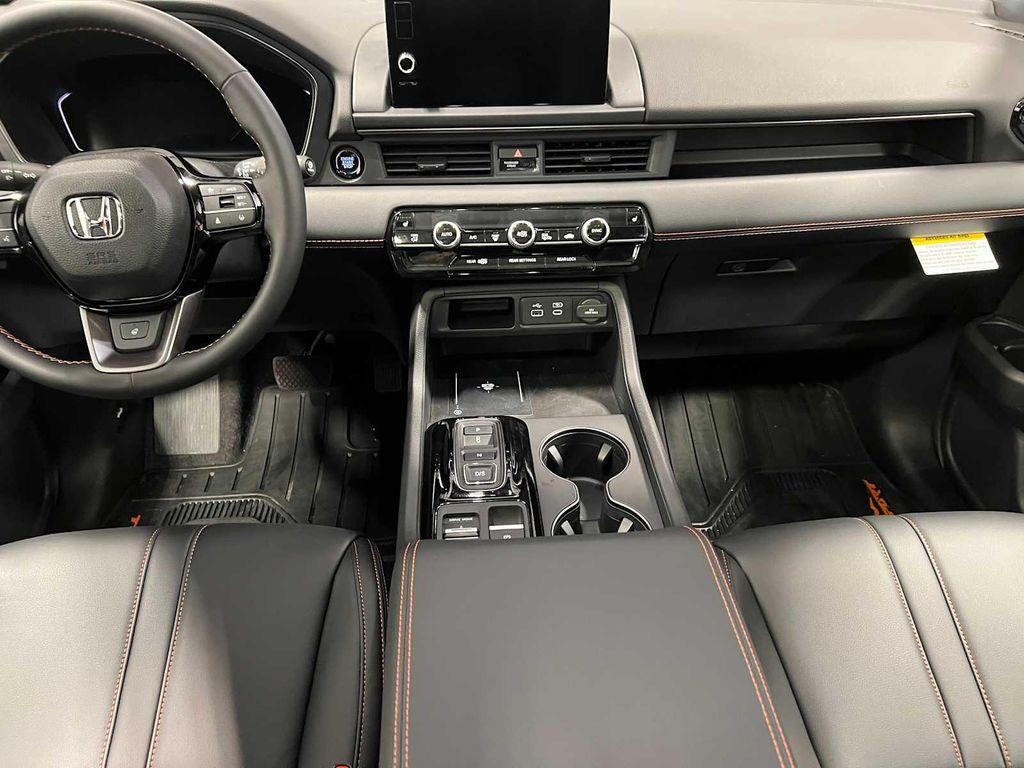new 2025 Honda Pilot car, priced at $47,932