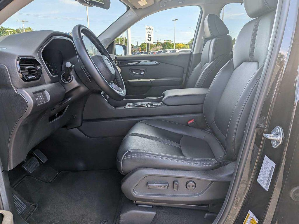 used 2025 Honda Pilot car, priced at $44,786