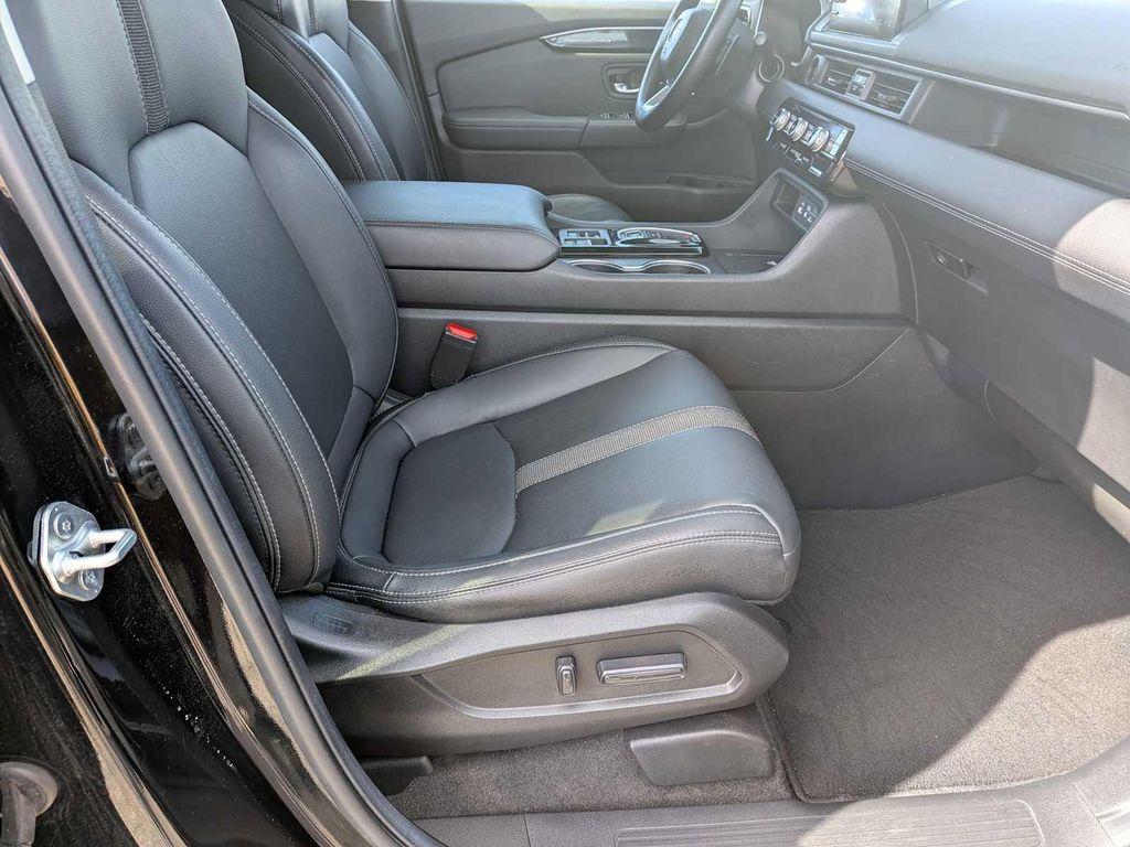 used 2025 Honda Pilot car, priced at $44,786