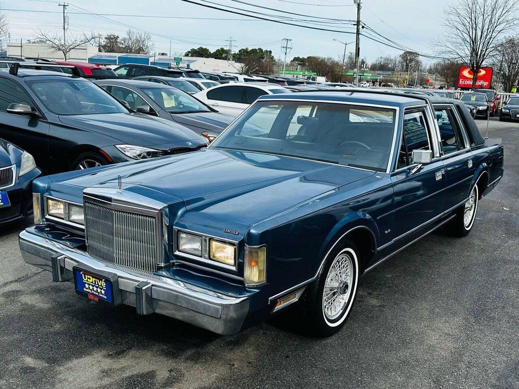 used 1988 Lincoln Town Car car, priced at $6,990