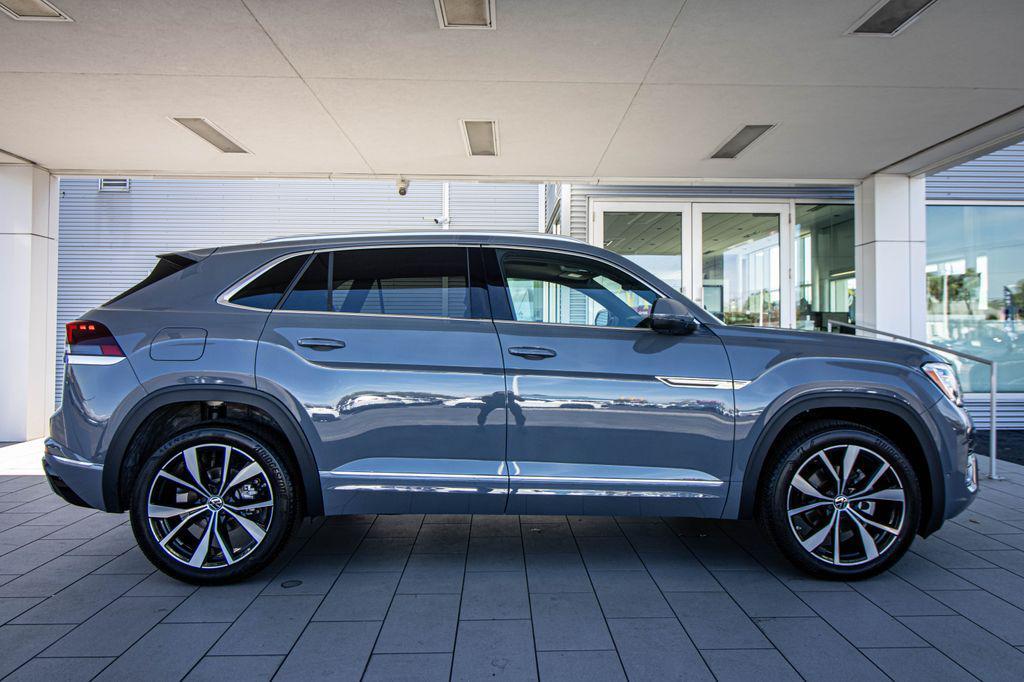 new 2026 Volkswagen Atlas Cross Sport car, priced at $52,261