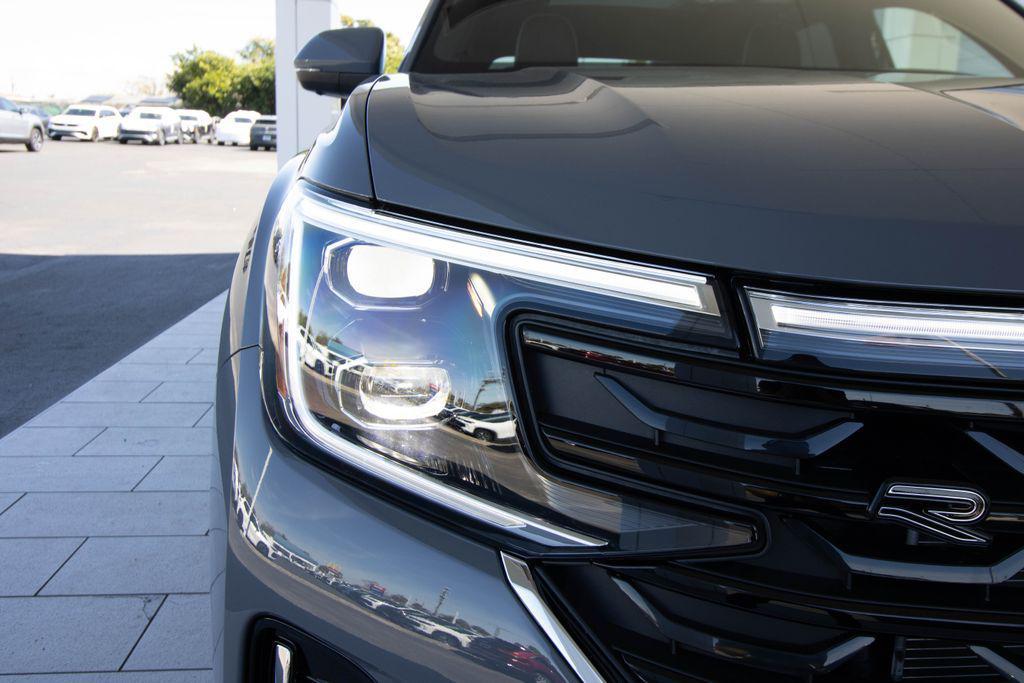 new 2026 Volkswagen Atlas Cross Sport car, priced at $52,261