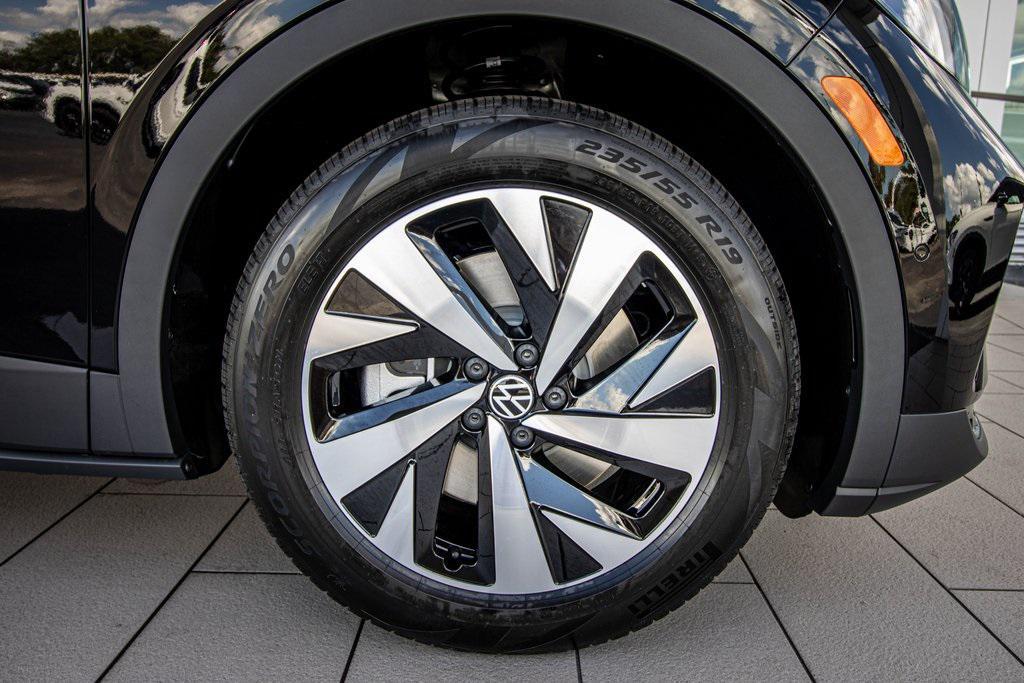new 2025 Volkswagen ID.4 car, priced at $41,055
