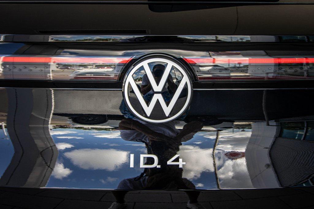 new 2025 Volkswagen ID.4 car, priced at $41,055