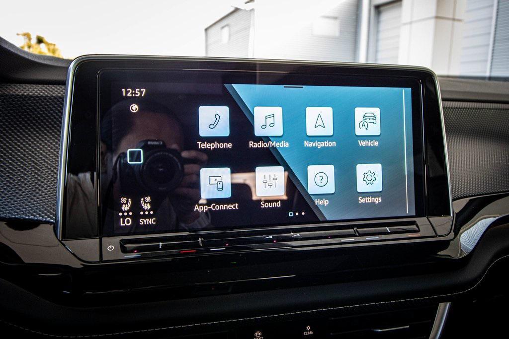 new 2026 Volkswagen Atlas Cross Sport car, priced at $47,417