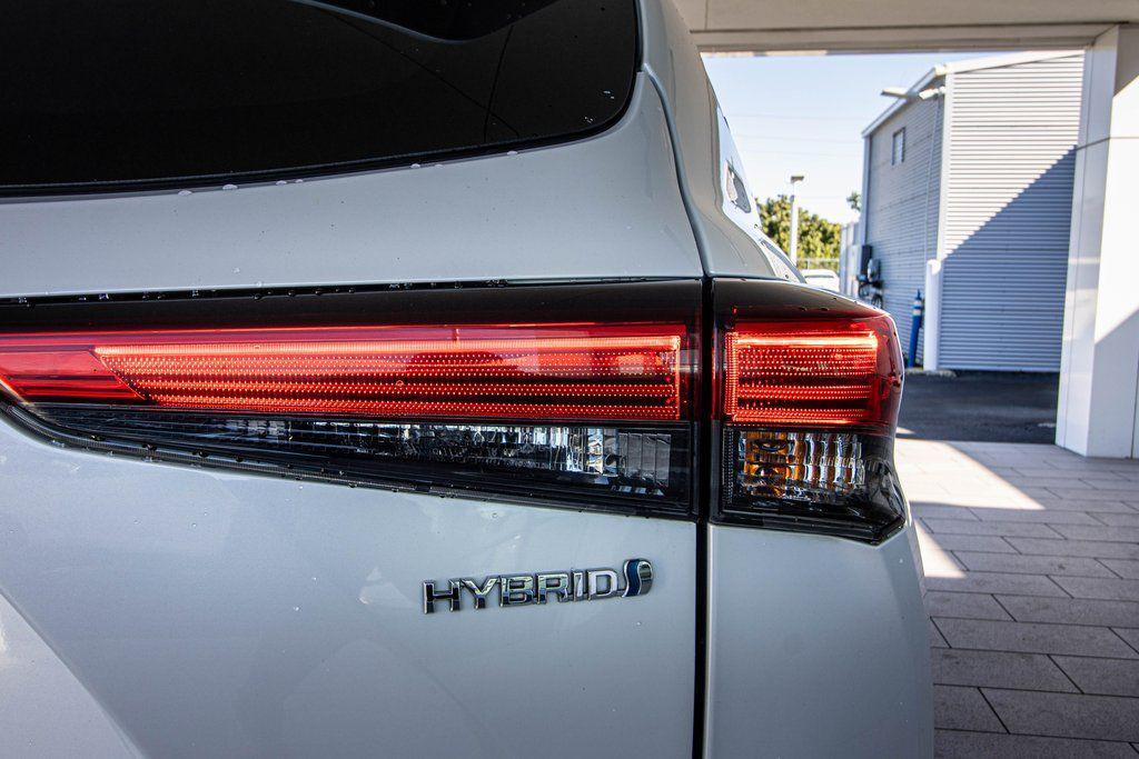 used 2022 Toyota Highlander Hybrid car, priced at $26,995
