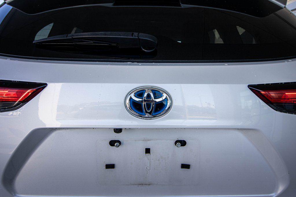 used 2022 Toyota Highlander Hybrid car, priced at $26,995