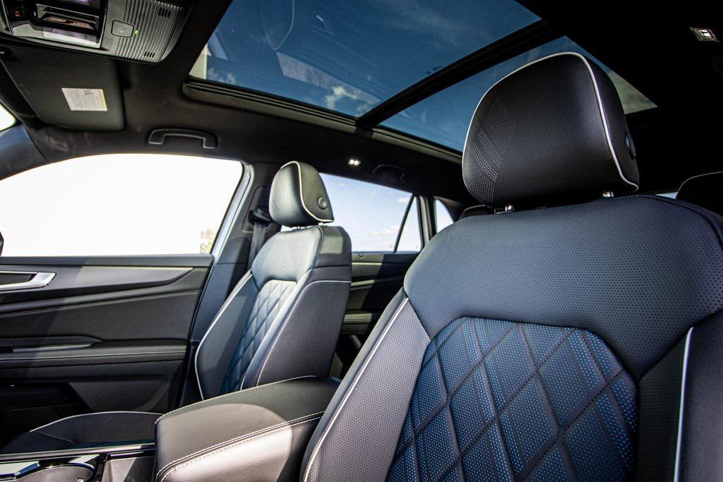 new 2026 Volkswagen Atlas Cross Sport car, priced at $52,261