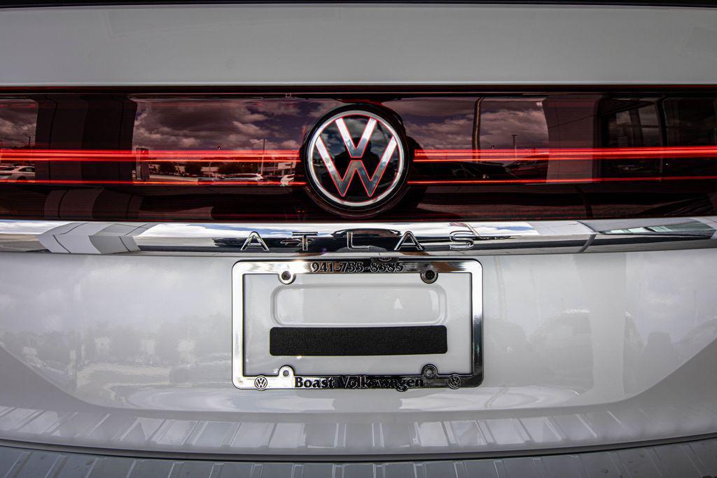 new 2026 Volkswagen Atlas car, priced at $43,976