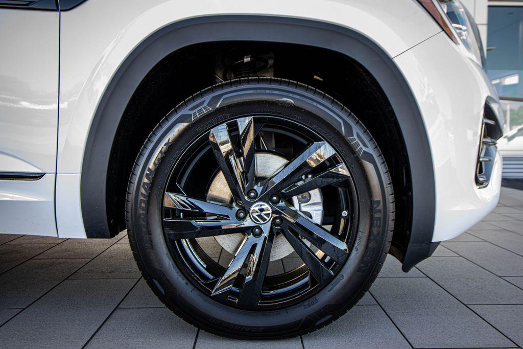 new 2026 Volkswagen Atlas Cross Sport car, priced at $48,301