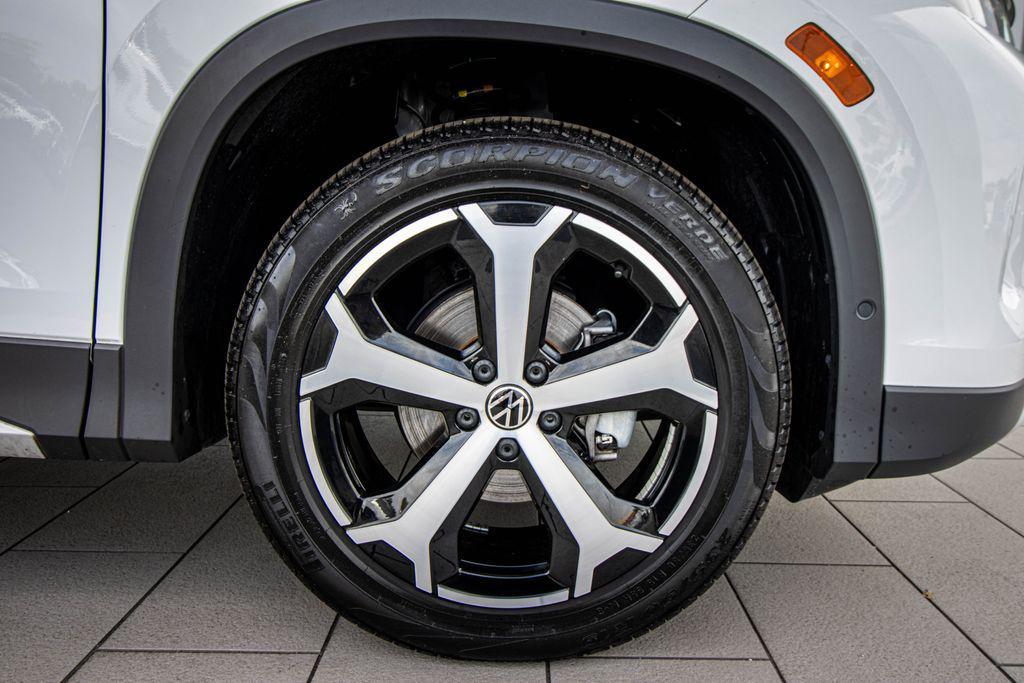 used 2025 Volkswagen Tiguan car, priced at $31,363