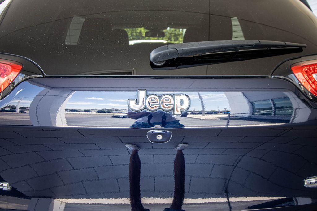 used 2015 Jeep Cherokee car, priced at $11,744