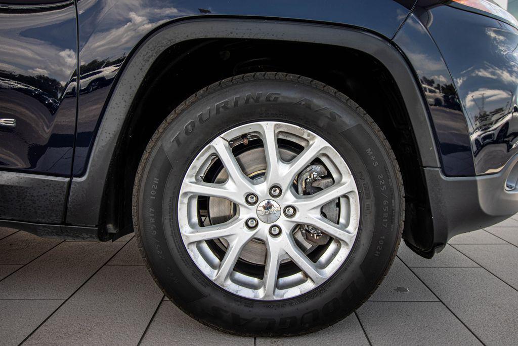 used 2015 Jeep Cherokee car, priced at $11,744