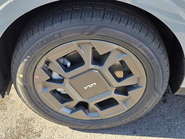 new 2026 Kia Carnival Hybrid car, priced at $42,626