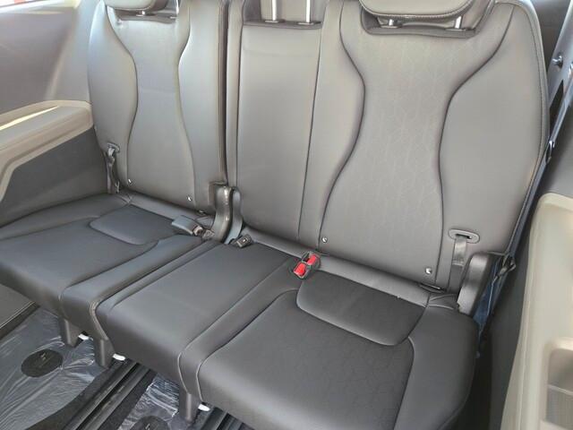 new 2026 Kia Carnival Hybrid car, priced at $41,724