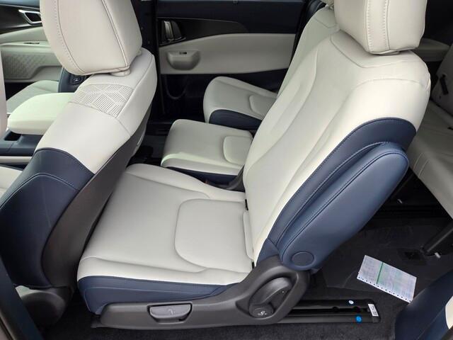 new 2026 Kia Carnival Hybrid car, priced at $52,306