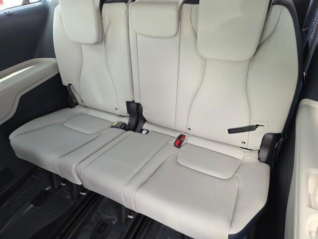 new 2026 Kia Carnival Hybrid car, priced at $52,306