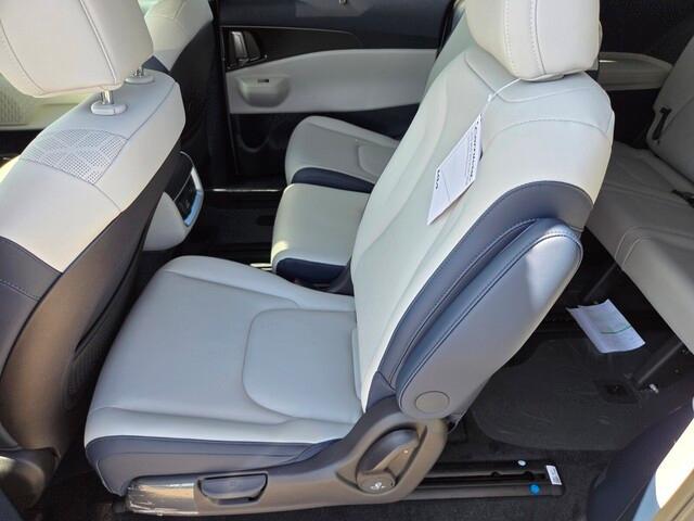 new 2026 Kia Carnival Hybrid car, priced at $50,326