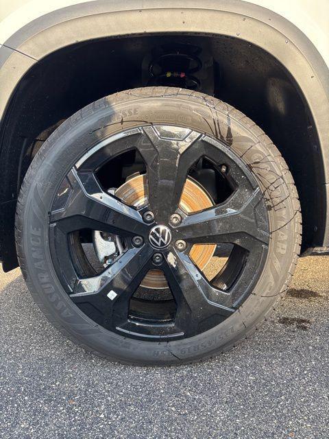 new 2026 Volkswagen Taos car, priced at $34,136