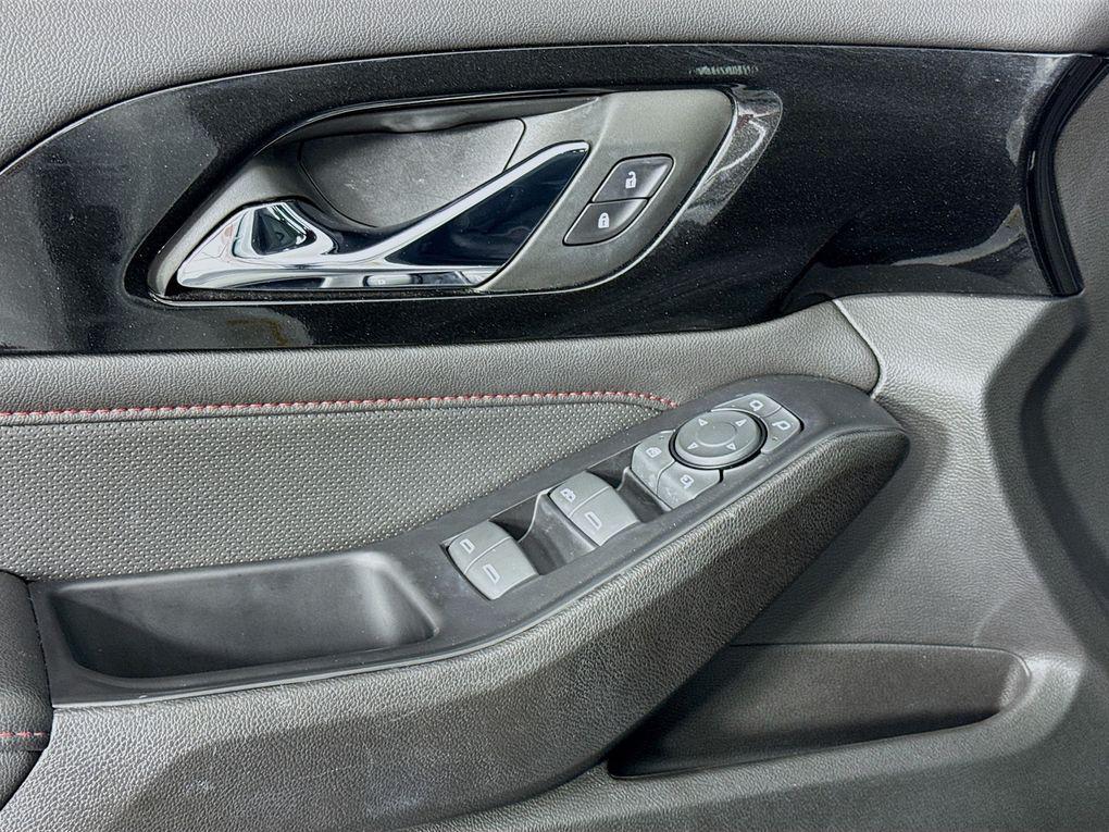 used 2023 Chevrolet Traverse car, priced at $33,900