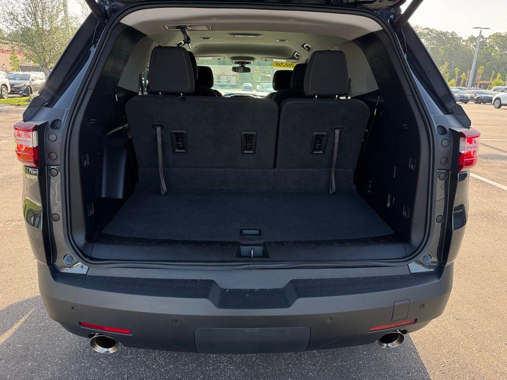 2020 Graphite Metallic Chevrolet Traverse
