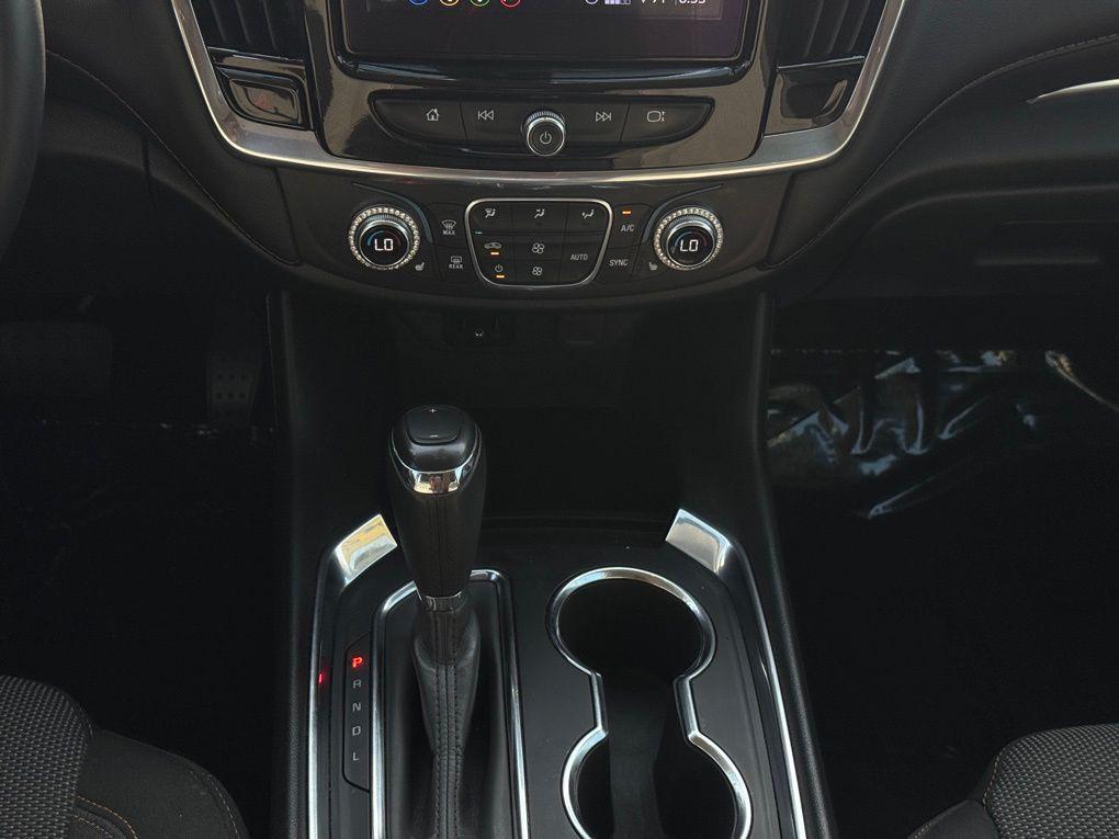 2020 Graphite Metallic Chevrolet Traverse