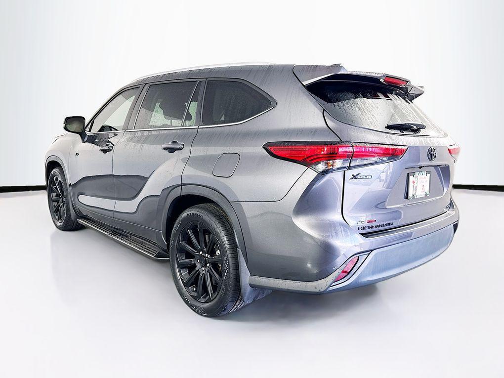 used 2023 Toyota Highlander car, priced at $30,500