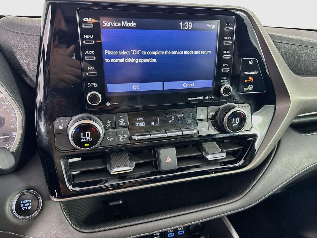 used 2022 Toyota Highlander car, priced at $34,500
