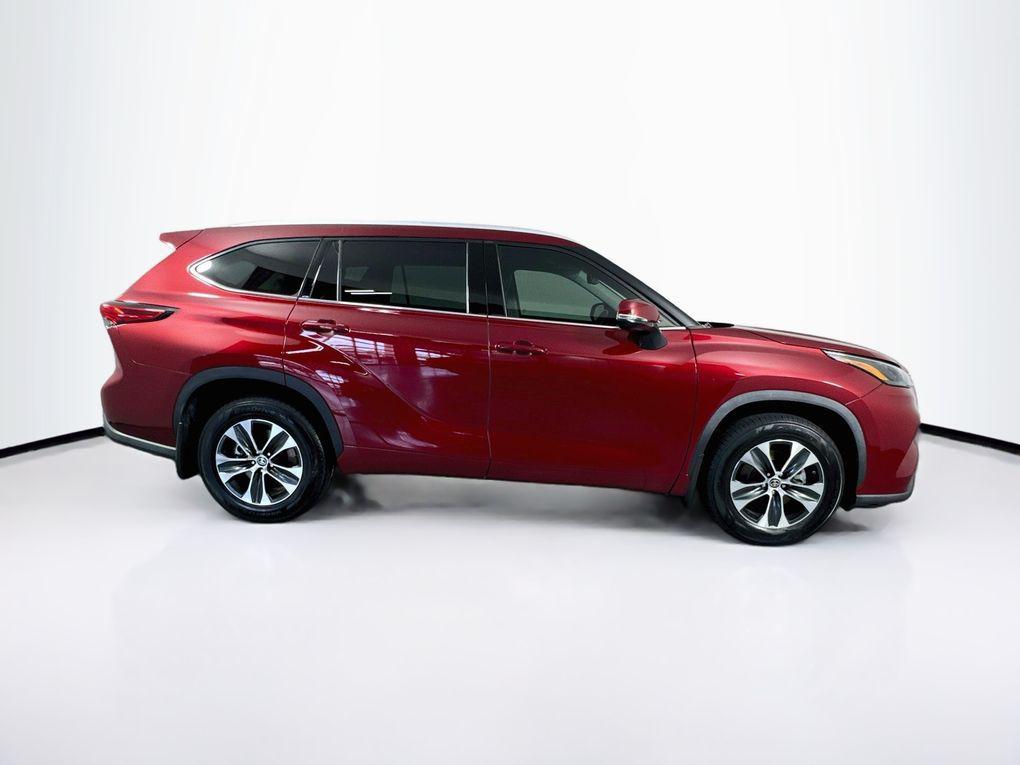 used 2022 Toyota Highlander car, priced at $34,500