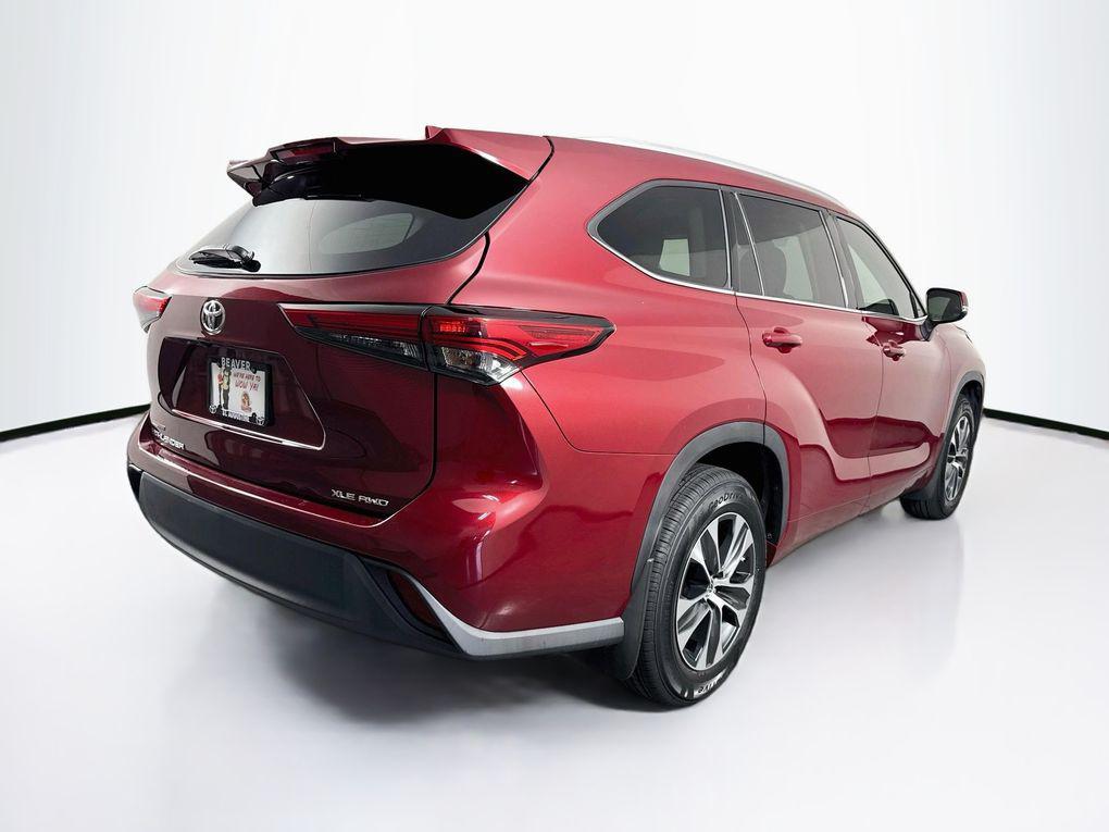 used 2022 Toyota Highlander car, priced at $34,500