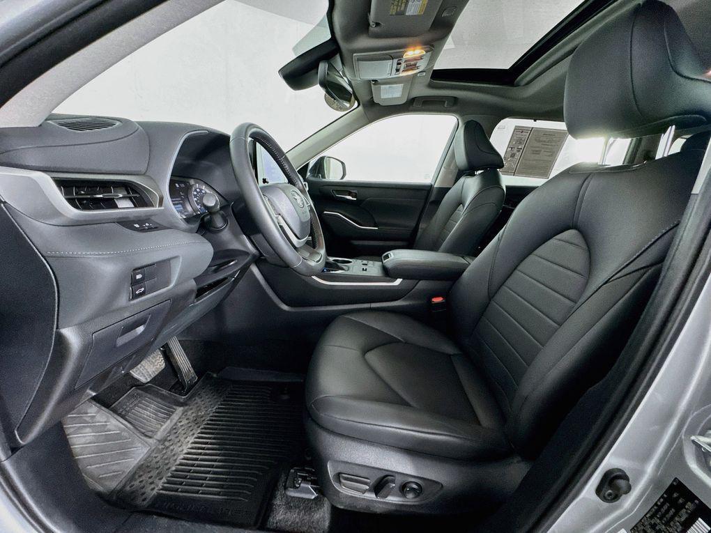 used 2024 Toyota Highlander Hybrid car, priced at $45,500