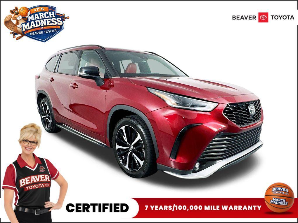 used 2021 Toyota Highlander car, priced at $29,900