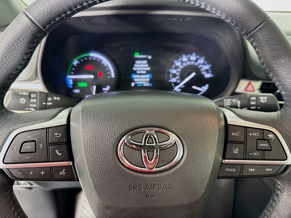 used 2022 Toyota Sienna car, priced at $38,500