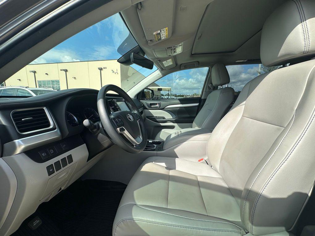 used 2019 Toyota Highlander car, priced at $28,500