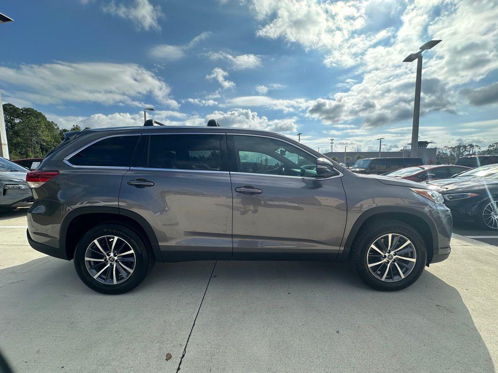 used 2019 Toyota Highlander car, priced at $28,500