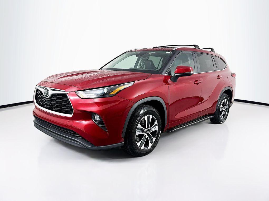 used 2023 Toyota Highlander car, priced at $33,900
