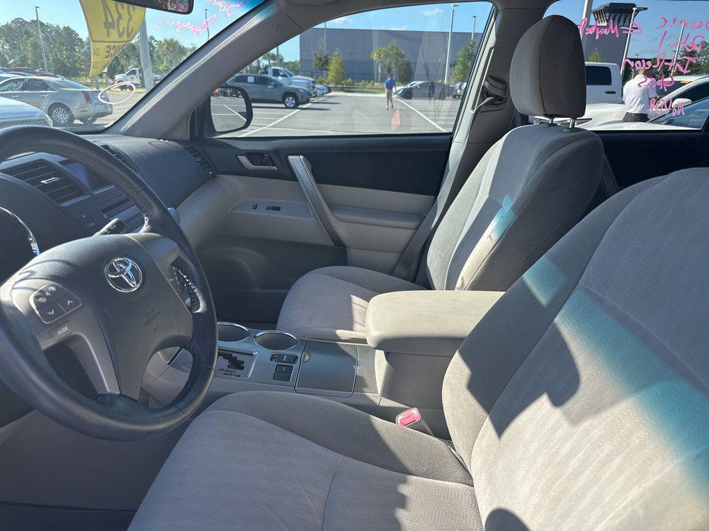 used 2009 Toyota Highlander car, priced at $8,900