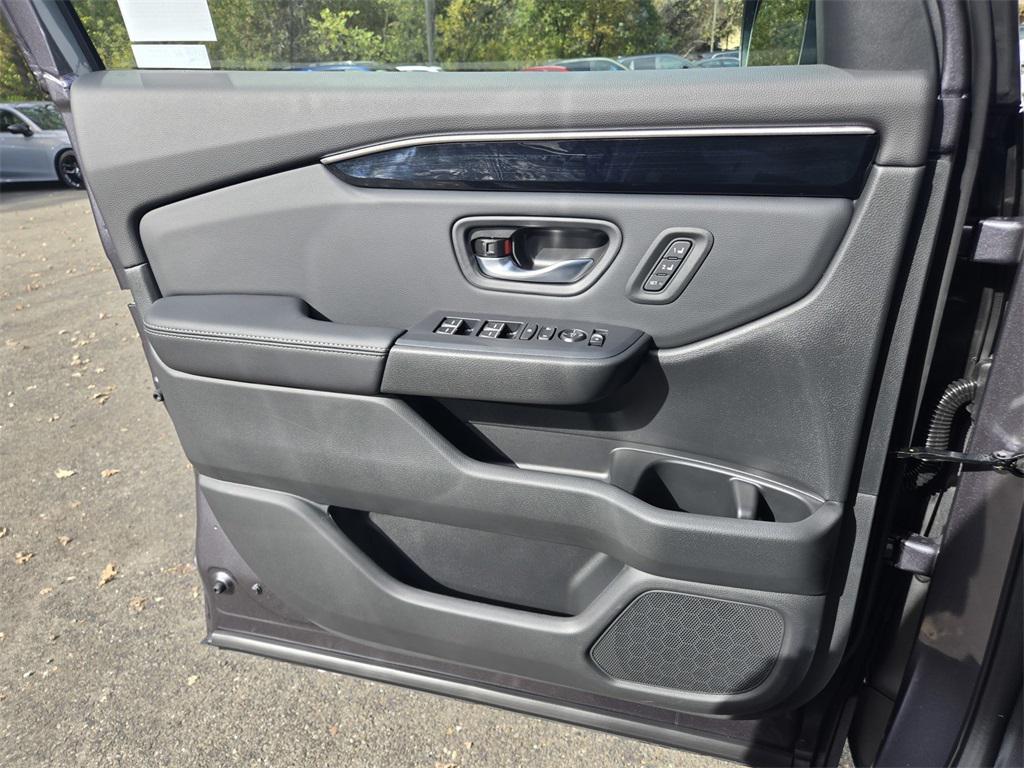 new 2025 Honda Pilot car, priced at $49,095