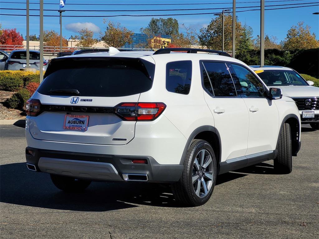 new 2025 Honda Pilot car, priced at $49,550