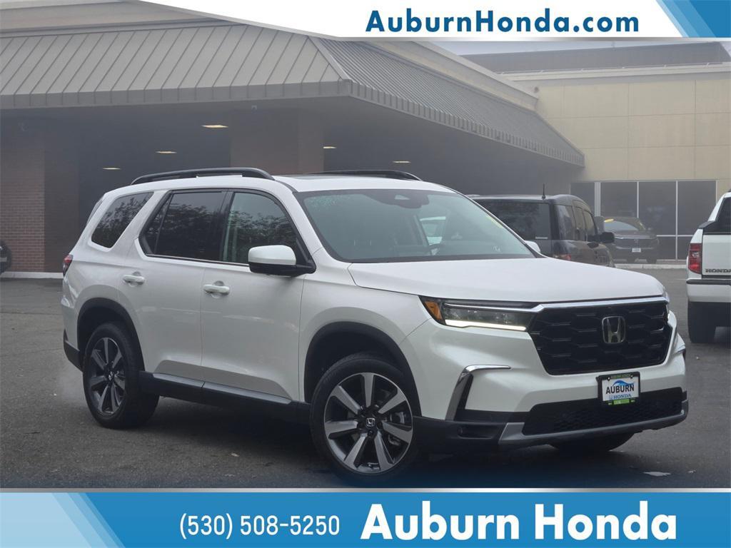 new 2025 Honda Pilot car, priced at $52,530