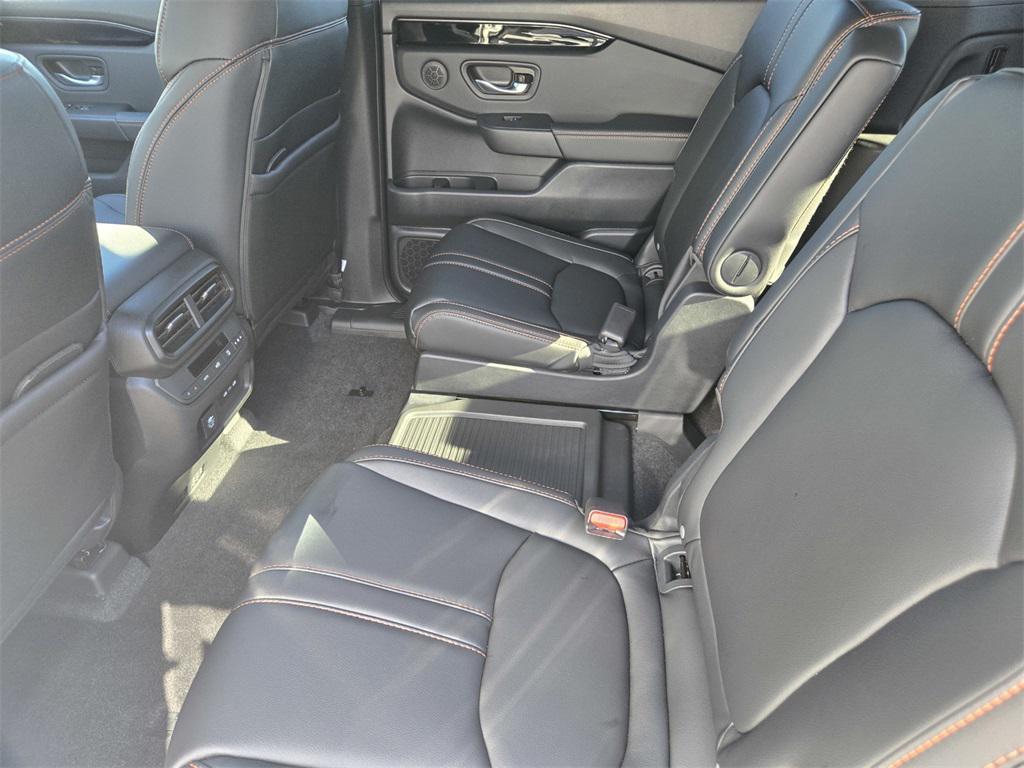 new 2025 Honda Pilot car, priced at $49,350