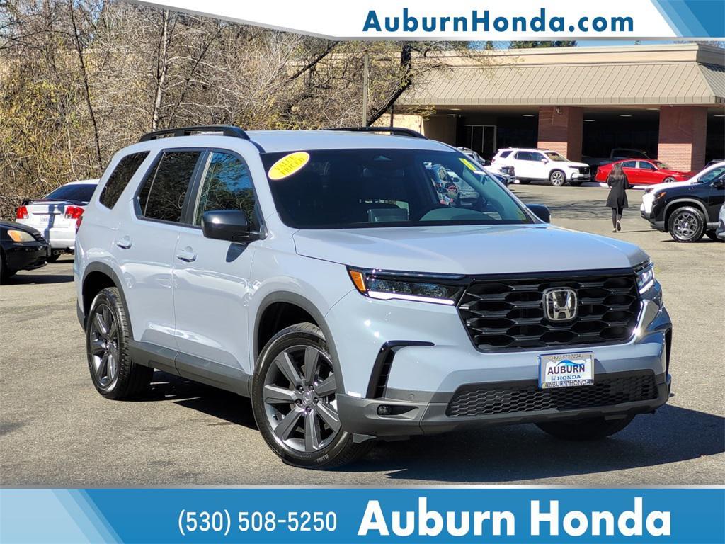 new 2025 Honda Pilot car, priced at $43,250