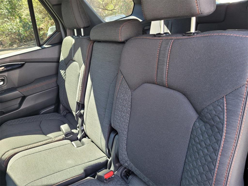 new 2025 Honda Pilot car, priced at $43,250