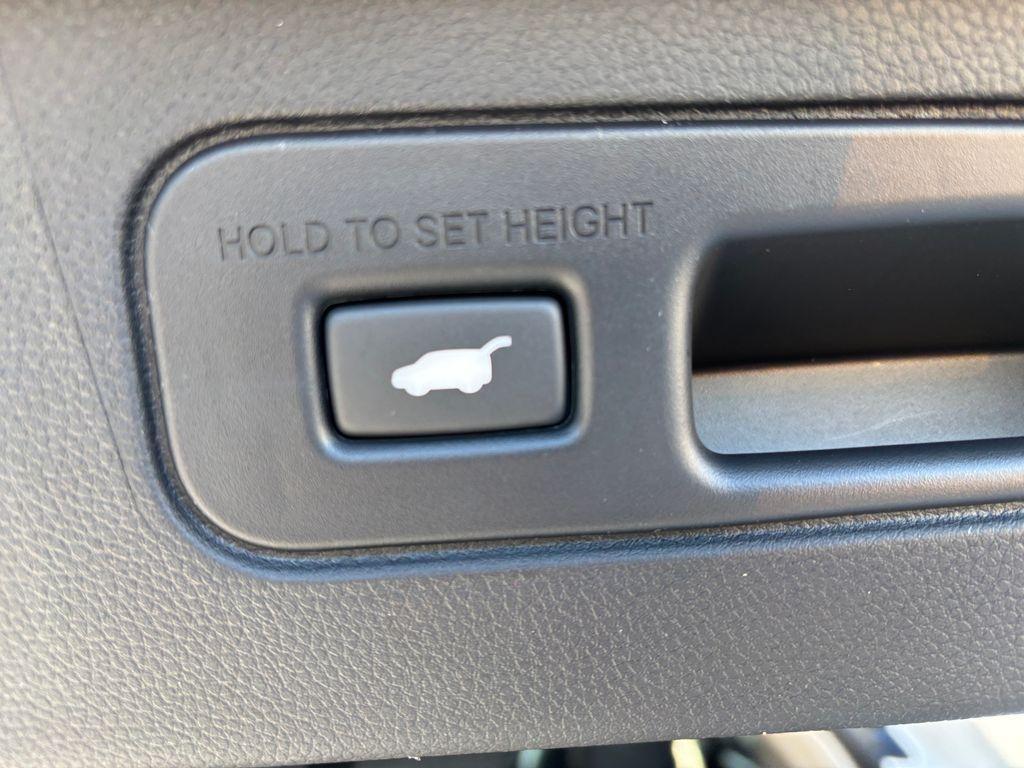 new 2025 Honda Pilot car, priced at $43,999