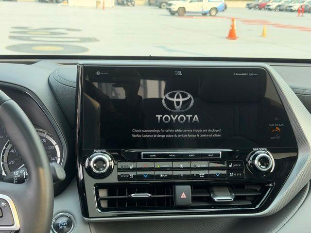 used 2022 Toyota Highlander car, priced at $36,588