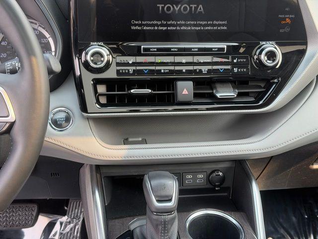 used 2022 Toyota Highlander car, priced at $36,588