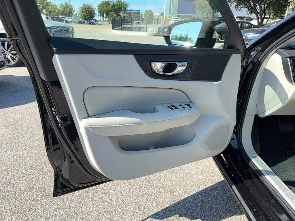 2024 Onyx Black Volvo S60